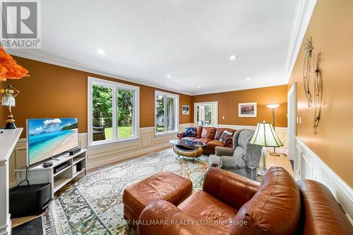 43 Riverside Boulevard, Vaughan, ON - Indoor Photo Showing Living Room