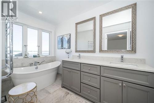 16064 Lakeside Drive S, Long Sault, ON - Indoor Photo Showing Bathroom