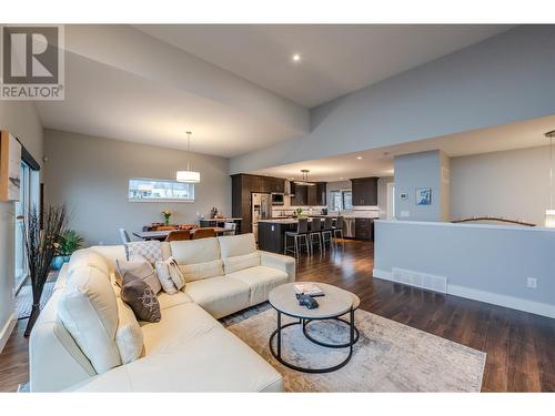 121 View Road, Penticton, BC - Indoor Photo Showing Living Room