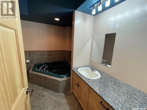 64 Parklane Drive, Yorkton, SK - Indoor Photo Showing Bathroom