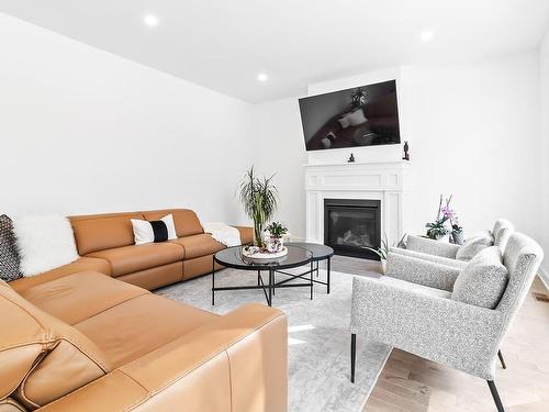 Living room - 3132 Rue Du Ravin-Boisé, Vaudreuil-Dorion, QC - Indoor Photo Showing Living Room With Fireplace