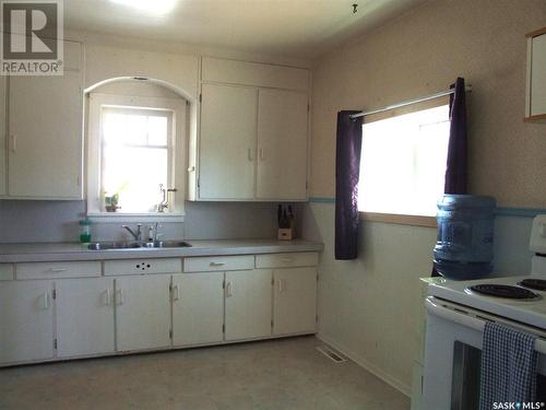 200 Freeman Street, Richmound, SK - Indoor Photo Showing Kitchen With Double Sink