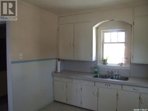 200 Freeman Street, Richmound, SK - Indoor Photo Showing Kitchen With Double Sink