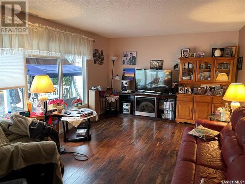 303 Westview Drive, Coronach, SK - Indoor Photo Showing Living Room