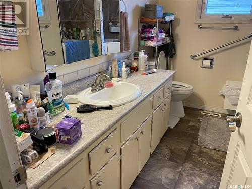 303 Westview Drive, Coronach, SK - Indoor Photo Showing Bathroom