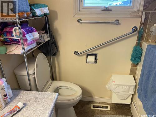 303 Westview Drive, Coronach, SK - Indoor Photo Showing Bathroom