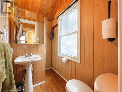 15 3Rd Avenue, South Bruce Peninsula, ON - Indoor Photo Showing Bathroom