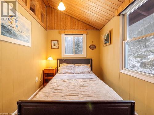 15 3Rd Avenue, South Bruce Peninsula, ON - Indoor Photo Showing Bedroom