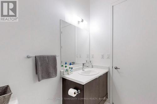 #101 -160 Canon Jackson Dr, Toronto, ON - Indoor Photo Showing Bathroom