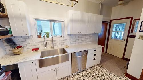 301 11Th Avenue S, Cranbrook, BC - Indoor Photo Showing Kitchen