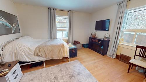 301 11Th Avenue S, Cranbrook, BC - Indoor Photo Showing Bedroom