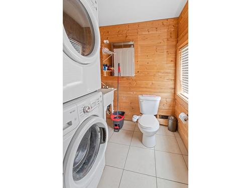 3004 Highway 3, Erickson, BC - Indoor Photo Showing Laundry Room