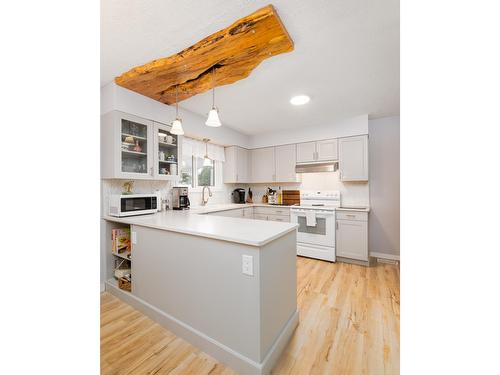 1809 Cook Street, Creston, BC - Indoor Photo Showing Kitchen