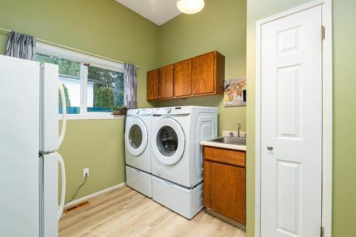 1809 Cook Street, Creston, BC - Indoor Photo Showing Laundry Room