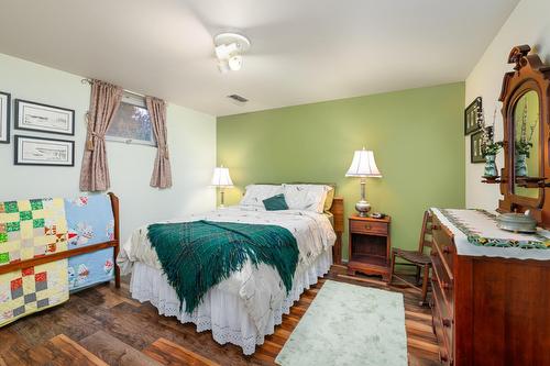 1809 Cook Street, Creston, BC - Indoor Photo Showing Bedroom