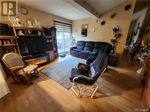 296 Victoria Street, Edmundston, NB - Indoor Photo Showing Living Room