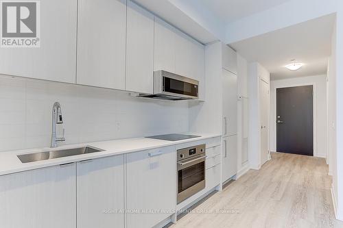 #418 -250 Lawrence Ave W, Toronto, ON - Indoor Photo Showing Kitchen With Upgraded Kitchen