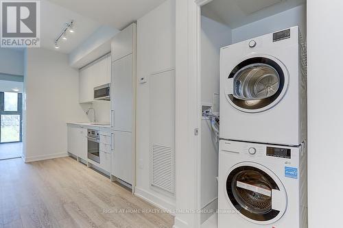 418 - 250 Lawrence Avenue W, Toronto, ON - Indoor Photo Showing Laundry Room