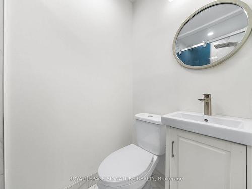 122 Longford Dr, Newmarket, ON - Indoor Photo Showing Bathroom