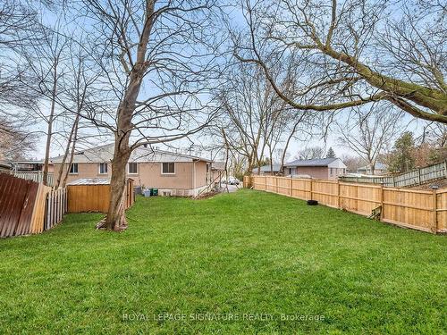 122 Longford Dr, Newmarket, ON - Outdoor With Backyard