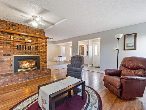 2346 Wild Dove Rd, Nanaimo, BC - Indoor Photo Showing Living Room With Fireplace