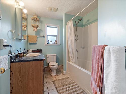 2346 Wild Dove Rd, Nanaimo, BC - Indoor Photo Showing Bathroom