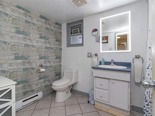 2808 Sooke Lake Rd, Langford, BC - Indoor Photo Showing Bathroom