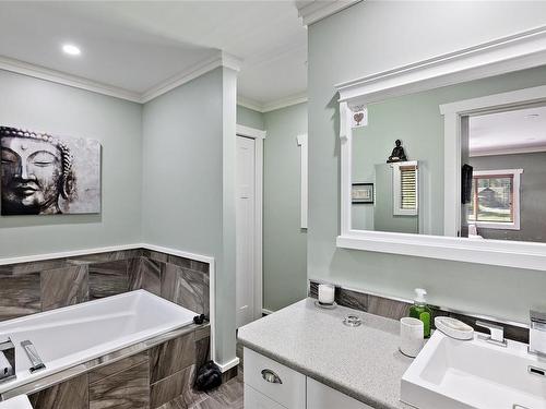 5645 West Riverbottom Rd, Duncan, BC - Indoor Photo Showing Bathroom