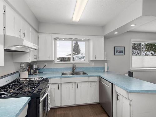 2062 Palmer Rd, Campbell River, BC - Indoor Photo Showing Kitchen With Double Sink