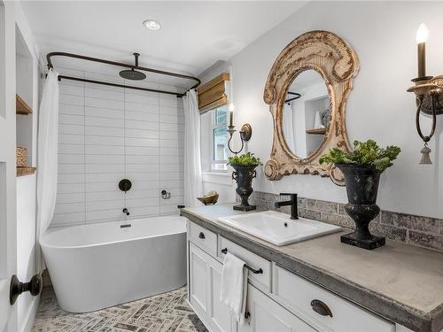 7798 Plover Rd, Lantzville, BC - Indoor Photo Showing Bathroom