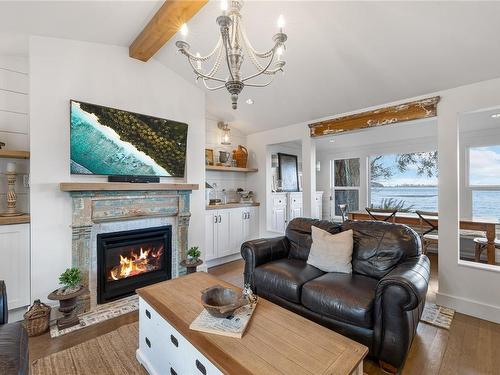 7798 Plover Rd, Lantzville, BC - Indoor Photo Showing Living Room With Fireplace