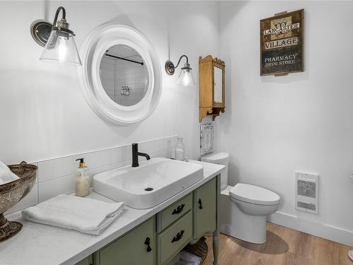 7798 Plover Rd, Lantzville, BC - Indoor Photo Showing Bathroom
