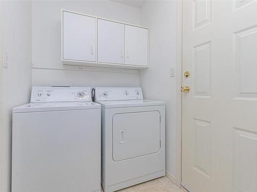 836 Mulholland Dr, Parksville, BC - Indoor Photo Showing Laundry Room