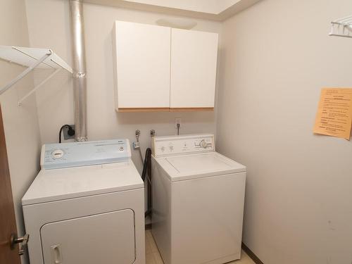 202 165 Court Street N, Thunder Bay, ON - Indoor Photo Showing Laundry Room