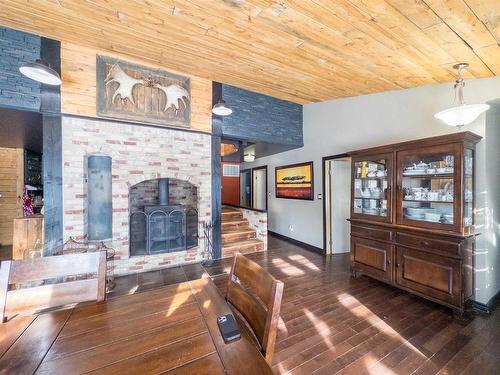 1320 Rocky Heights Road, Kenora, ON - Indoor With Fireplace