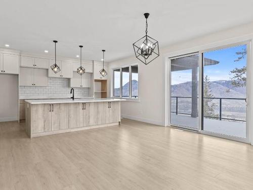 1736 Balsam Place, Kamloops, BC - Indoor Photo Showing Kitchen With Upgraded Kitchen