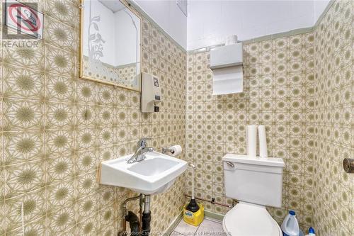 244-46 Simcoe, Amherstburg, ON - Indoor Photo Showing Bathroom