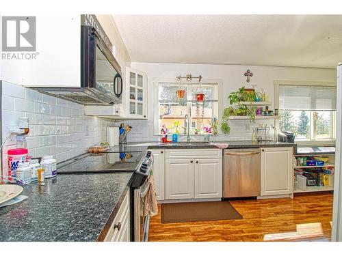 204 Crown Crescent, Vernon, BC - Indoor Photo Showing Kitchen