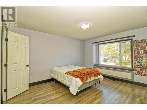 204 Crown Crescent, Vernon, BC - Indoor Photo Showing Bedroom