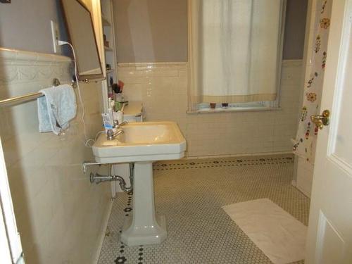 264 Macnab Street S|Unit #2, Hamilton, ON - Indoor Photo Showing Bathroom