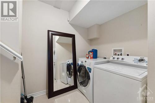 25 Rastila Crescent, Ottawa, ON - Indoor Photo Showing Laundry Room