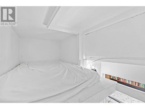 882 Toovey Road, Kelowna, BC - Indoor Photo Showing Bedroom