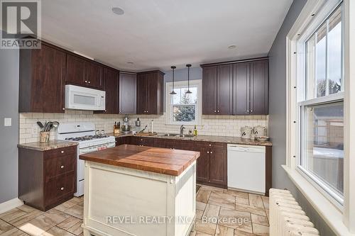 5994 Prospect St, Niagara Falls, ON - Indoor Photo Showing Kitchen With Double Sink