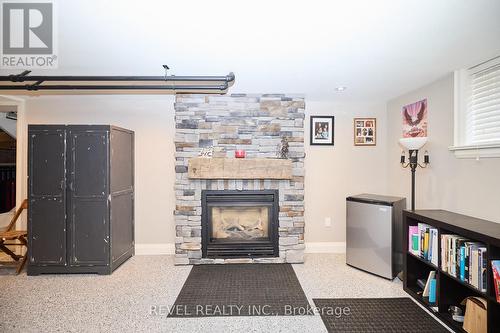 5994 Prospect St, Niagara Falls, ON - Indoor With Fireplace