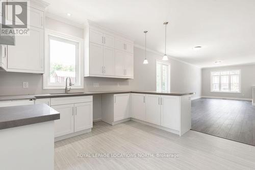 51 Natures Trail, Wasaga Beach, ON - Indoor Photo Showing Kitchen With Upgraded Kitchen