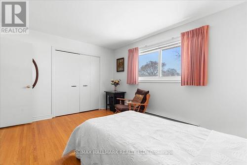 37 Varden Avenue, Barrie, ON - Indoor Photo Showing Bedroom