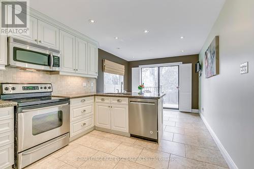 3544 Wass Crescent, Oakville, ON - Indoor Photo Showing Kitchen With Upgraded Kitchen