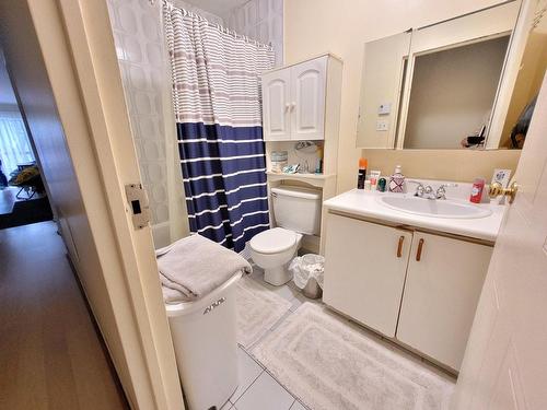 Bathroom - 565 Rue Filiatrault, Montréal (Saint-Laurent), QC - Indoor Photo Showing Bathroom