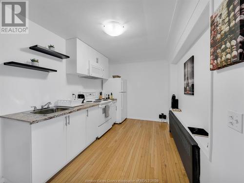 11890 Riverside Drive East Unit# B, Windsor, ON - Indoor Photo Showing Kitchen