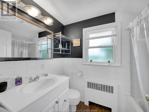 11890 Riverside Drive East Unit# B, Windsor, ON - Indoor Photo Showing Bathroom